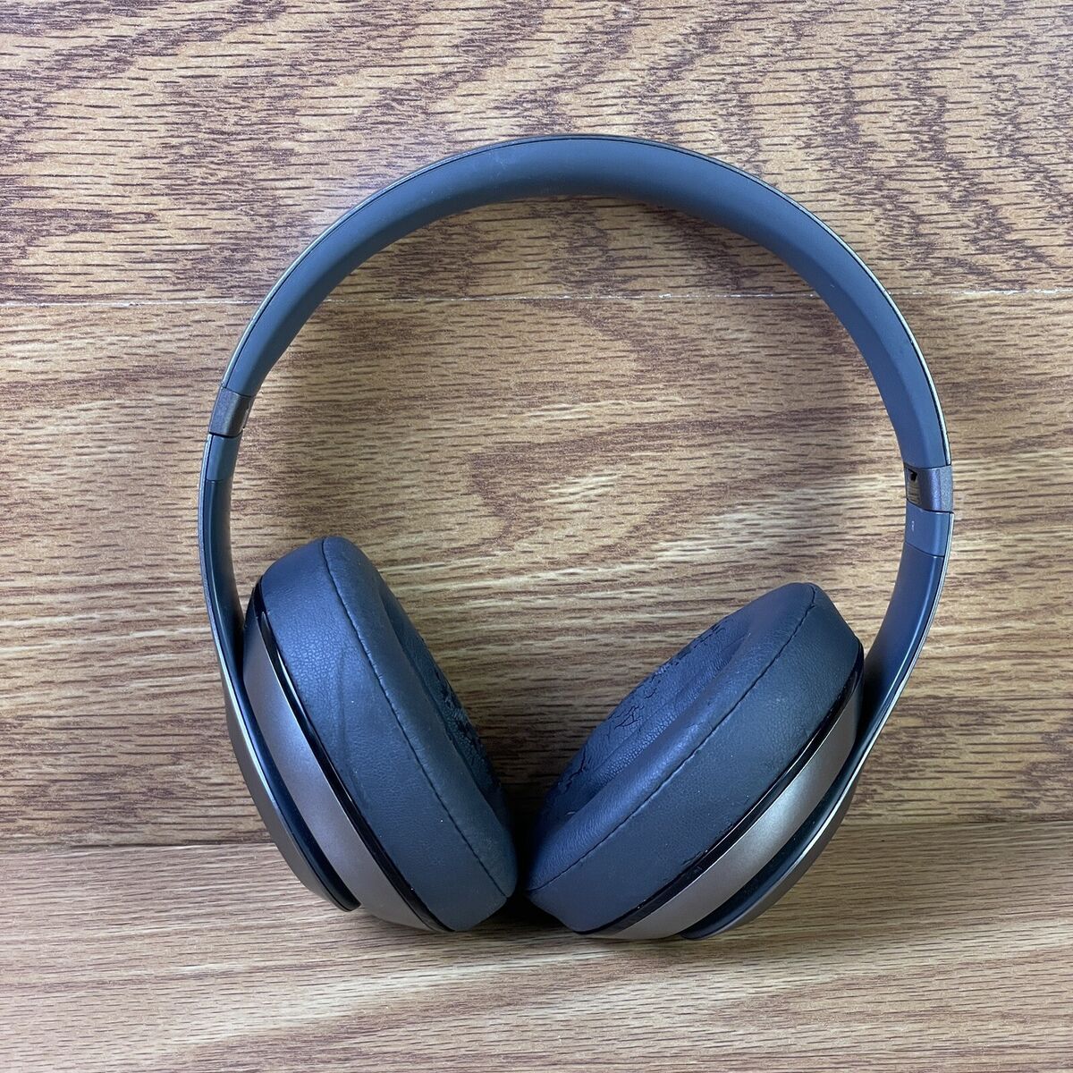 Beats Studio Wireless Over Ear Headphones - Gray Beats Studio Wireless Over Ear Headphones - Gray