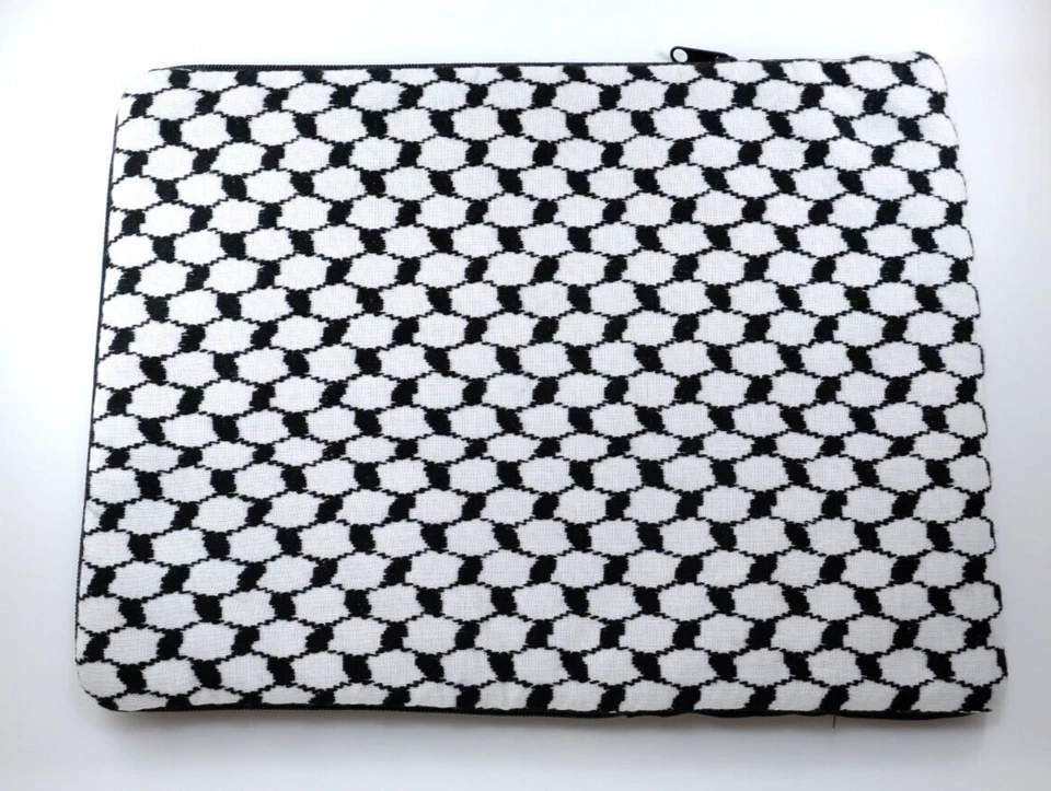 Bolso grande para portátil libanés hecho a mano con bordado en blanco y negro Foto 2 de 4