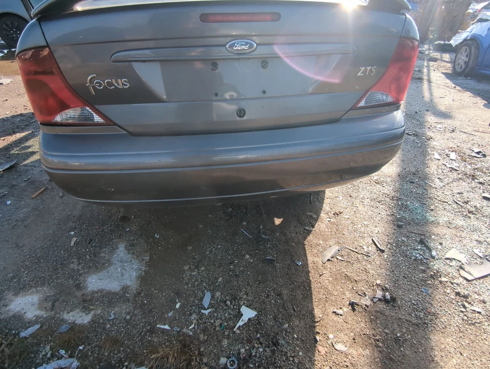 2000-2004 Ford Focus Rear Bumper Assembly Oem NWESB Foto 2 de 2