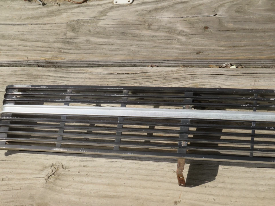 REJILLA PARRILLA DELANTERA AMC AMERICAN RAMBLER ROGUE SCRAMBLER 68 Foto 3 de 4