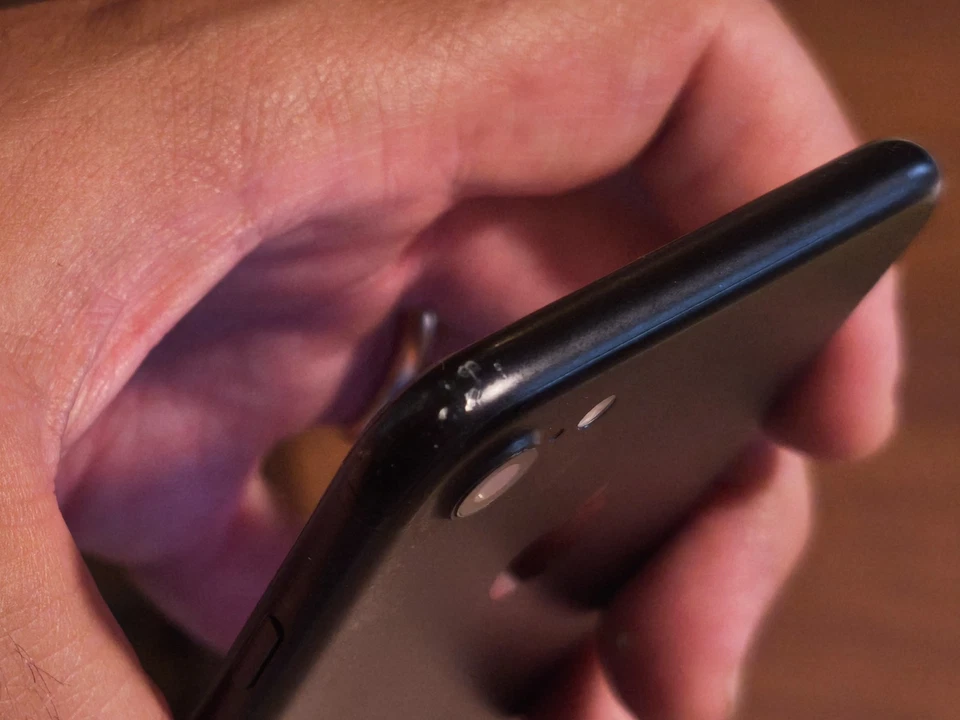 Apple iPhone 7 - 256GB - Jet Black + Batteria maggiore Capacità - Immagine 4 di 4