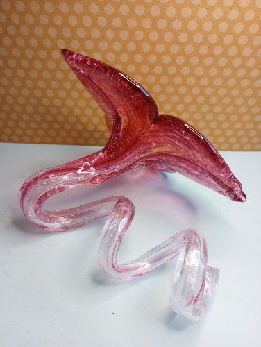 Murano Glass Hand-Blown Flower with Twisted Stem Vase - Dark Pink Glitter - Picture 5 of 10