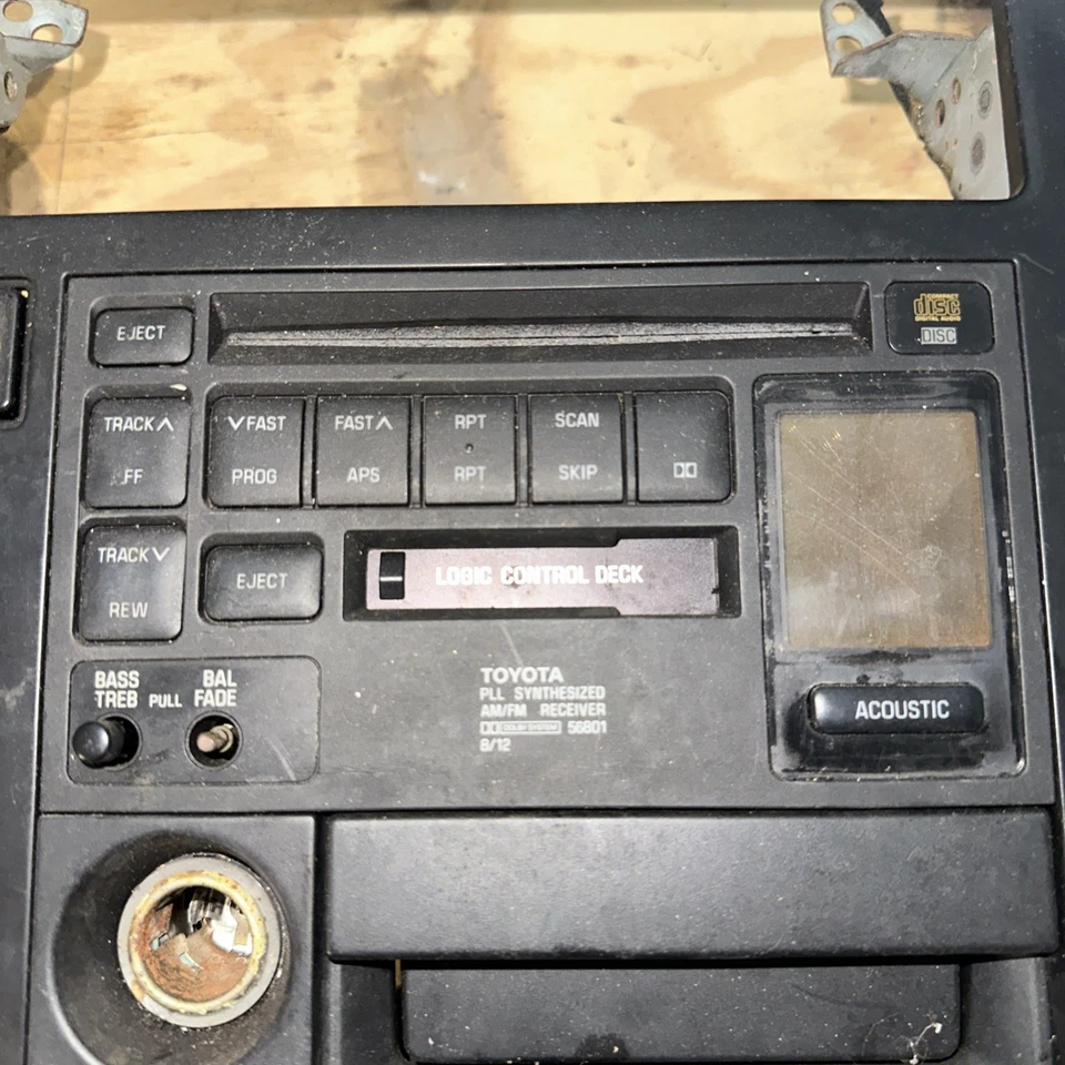 89-92 OEM Toyota Cressida MX83 moldura de rádio acabamento e CD/cassete player - Imagem 2 de 4