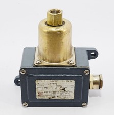 UNITED ELECTRIC CONTROLS CO. MODEL: 148-3 TYPE: J6 PRESSURE SWITCH 0-40 PSI