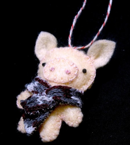 Handmade Felt Wool Christmas Ornament Little Pig Wearing Scarf 2.75" - Picture 2 of 5