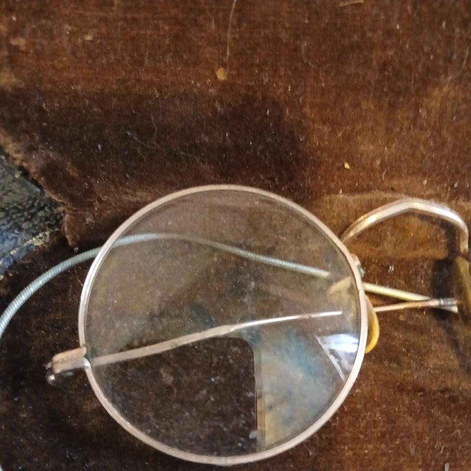 Gafas vintage llenas de oro con estuche marco de alambre antiuqe Foto 2 de 2