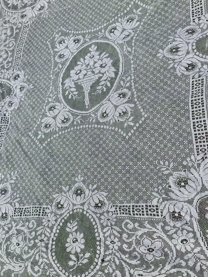 VINTAGE WHITE COTTON FILET TABLECLOTH COVER CURTAIN BASKET OF FLOWERS FRINGE - Image 4 of 4