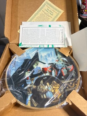 WIZARD OF OZ COLLECTOR PLATE--THE WITCH CASTS A SPELL-COA & BOXED
