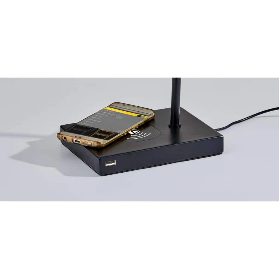 Lámpara de Escritorio Adesso 22" Qi Carga Inalámbrica LED Brazo Oscilante Negro/Latón Antiguo Foto 4 de 4