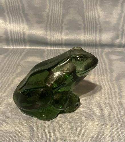 Vintage Rare Fenton  Dark Green Glass Frog  Figurine      USA