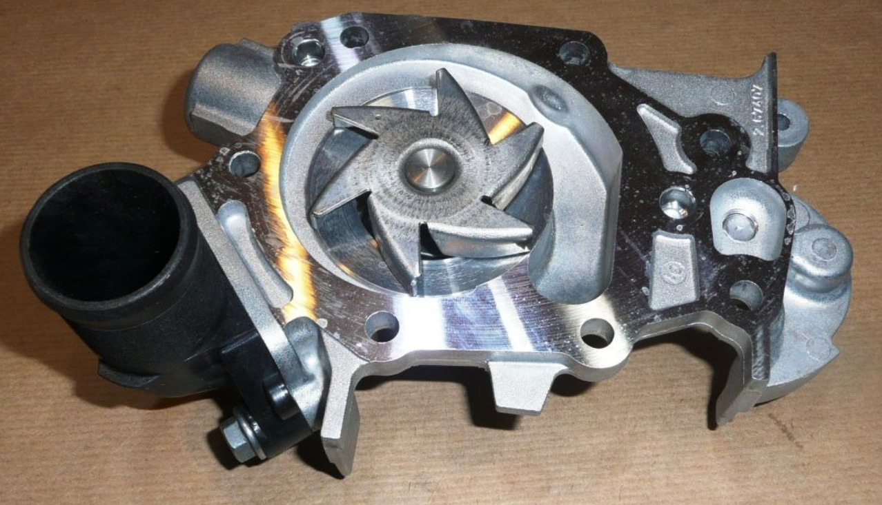 Pompe à eau original Renault Clio d'une durabilité supérieure pour moteur 16V
