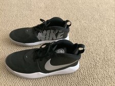 Nike Boys Team Hustle Shoes Sneakers Size 7Y