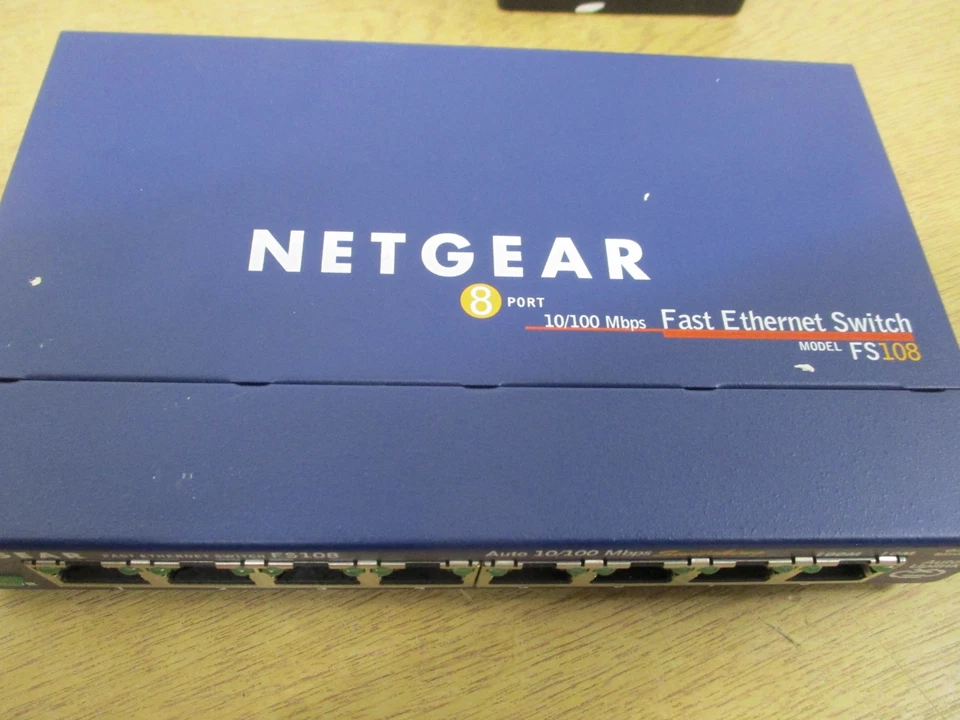 Netgear FS108 8-port Fast Ethernet Switch - ref 5402 - Image 2 of 4