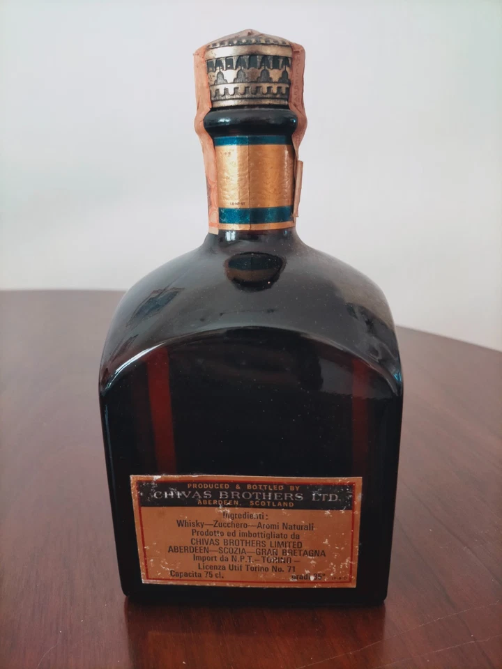 BOTTIGLIA DA COLLEZIONE LOCHAN ORA LIQUEUR CHIVAS BROTER LTD - Immagine 4 di 4