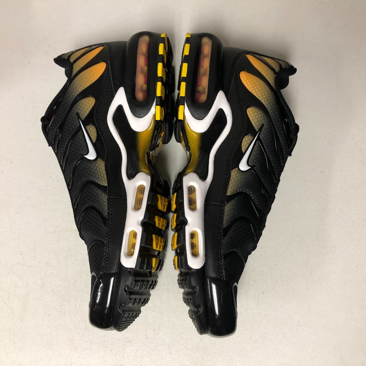 Nike Air Max Plus Black White University Gold DM0032-013