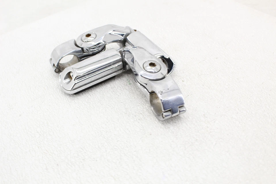 07-17 Harley Davidson Softail Deluxe barra de choque reposapiés clavijas juego peldaños par Foto 3 de 4