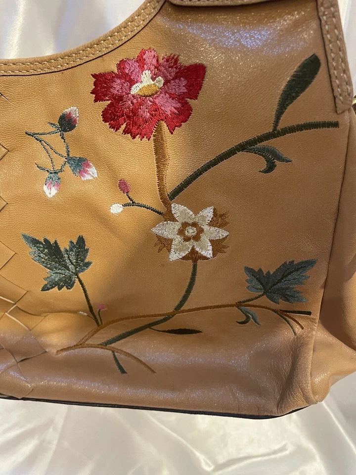 LUANA 意大利米色编织皮革花卉刺绣单肩包 — 第 2/4 张图片