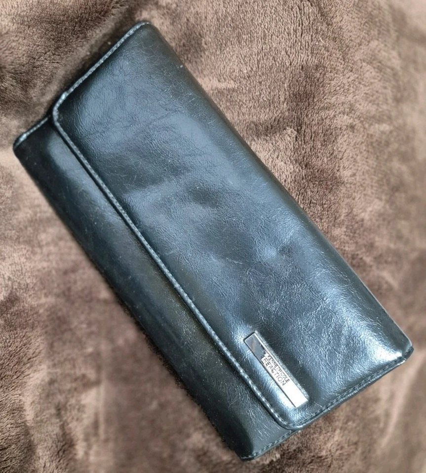 Kenneth Cole Reaction Trifold Wallet Clutch Faux Patent Leather Magnet Closure - Image 3 of 4