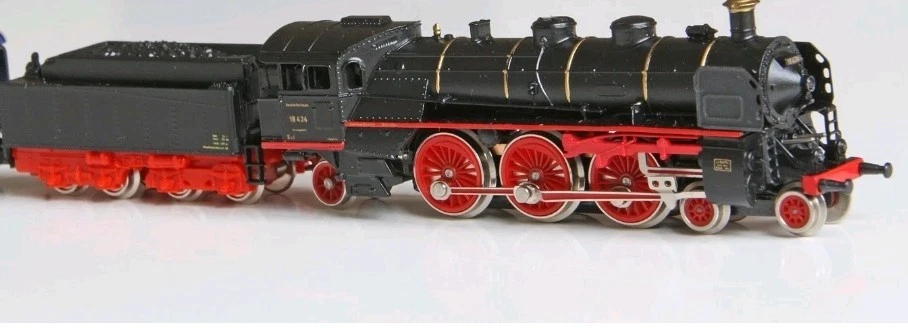 Z GAUGE "THE RHEINGOLD" TOWING HORSE LOCOMOTIVE SUPER CLASS 5 LUXURY WAGONS EXCELLENT - Image 3 of 4