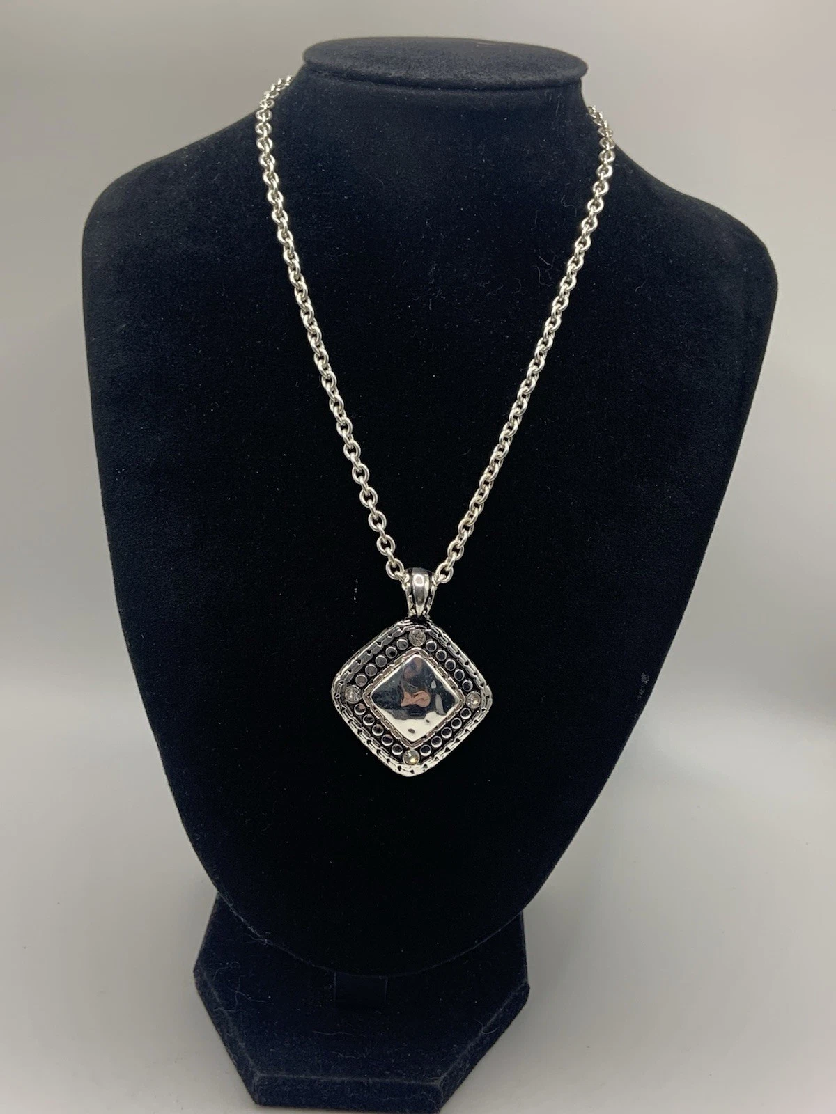 VETEMENTS Collana con ciondolo strass tono argento 16” con prolunga da 2”