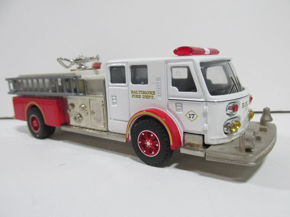 corgi toys vintage FIRE TRUCK ,AMERICAN LAFANCE PUMPER #51702 - Image 2 of 2