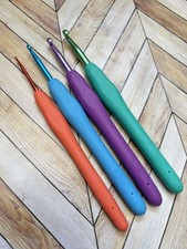 Colorful Ergonomic Crochet Hook Set of 4 Various Sizes