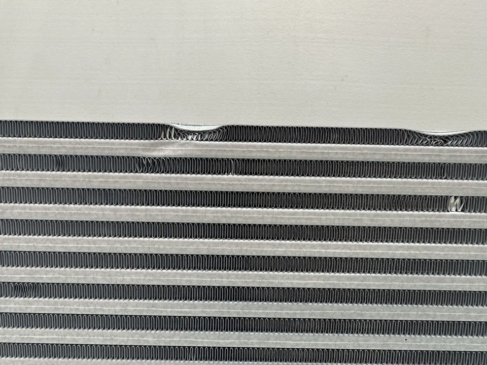 Conjunto intercooler izquierdo Acura NSX 2017 16-21 1972058GA01 OEM Foto 3 de 4