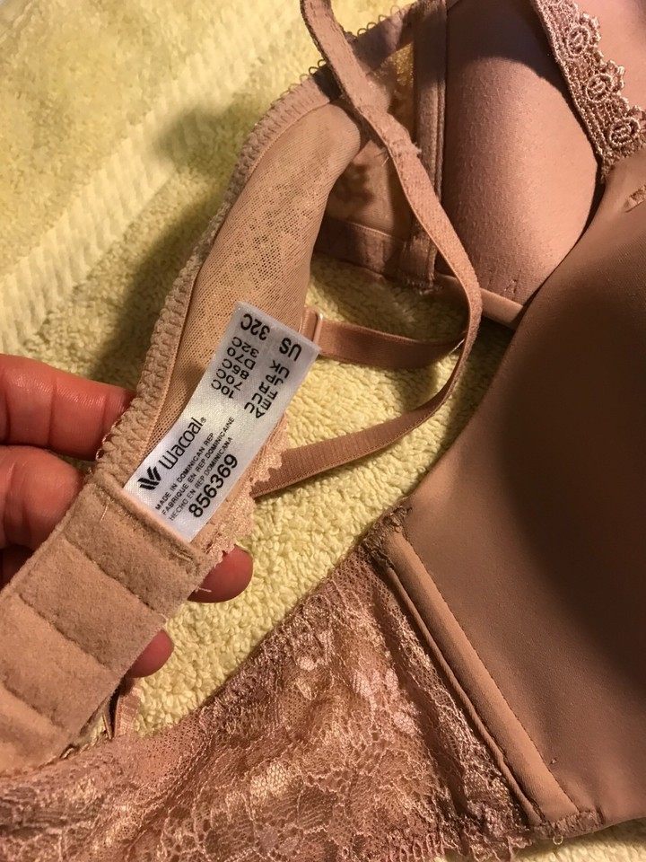 EUC Wacoal Bra 32C Beige Level Up Chantilly Lace Wire free Contour