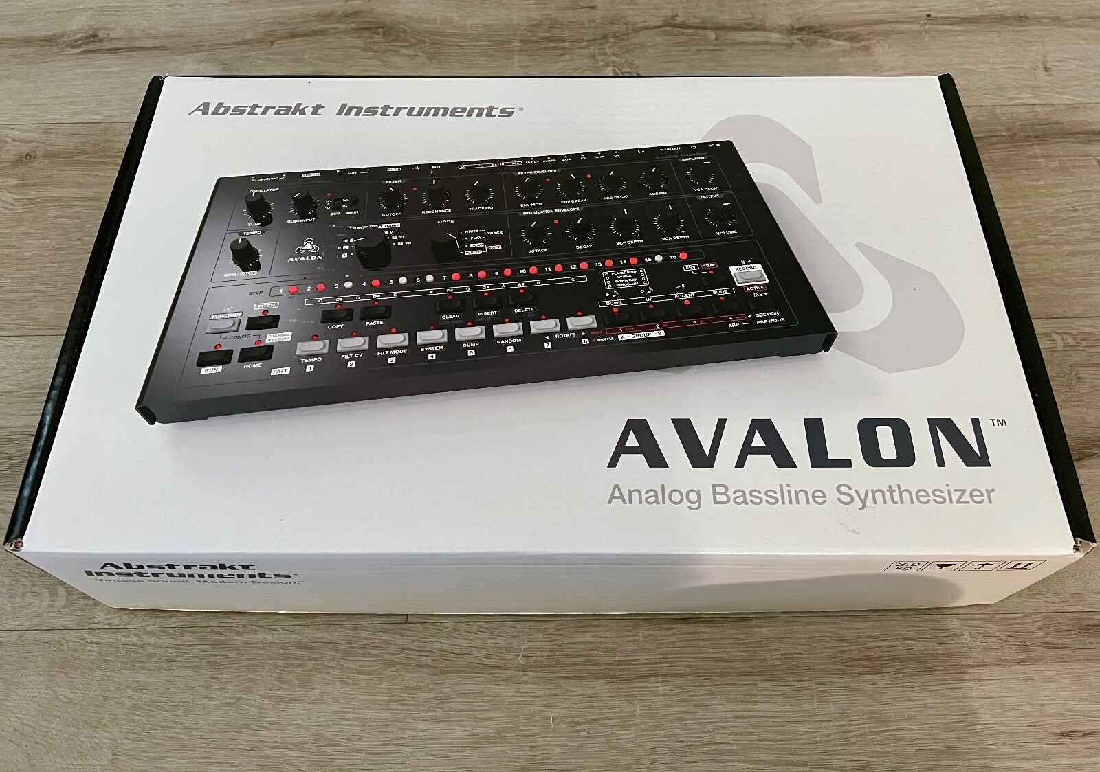Abstrakt Instruments Avalon Bassline Synthesizer Roland moog TB303