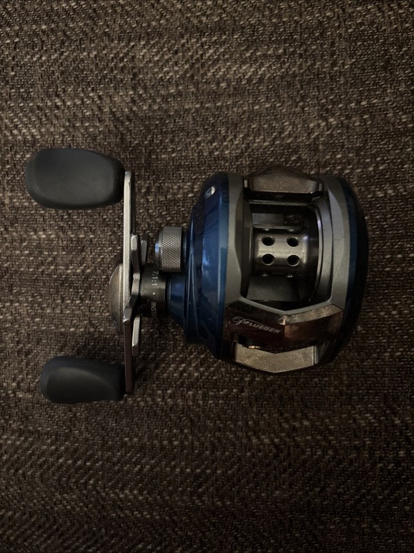 Pflueger Cetina Low Profile Baitcaster, Right Handed - 10 Bearings