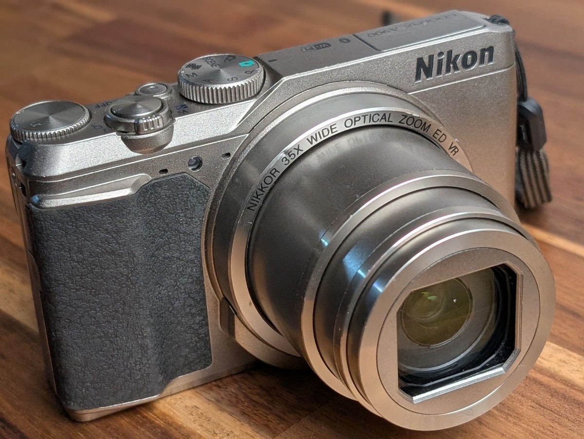 N MINT Nikon COOLPIX A900 20.0MP 35x zoom Compact Digital Camera