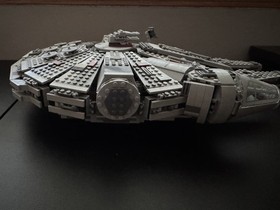 Lego Star Wars Millennium Falcon 75105  with only 4 mini figures build complete 