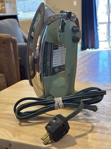 GE General Electric Vintage Steam Iron Avocado Green & Chrome Laundry Dry Iron