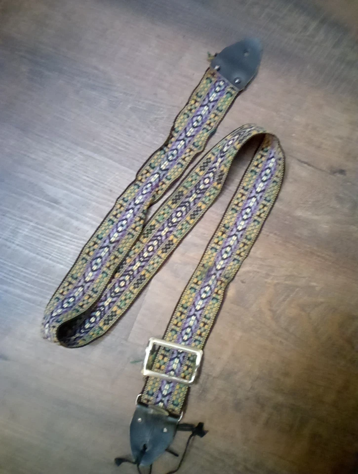 Correa de guitarra estilo As vintage tejida roja, amarilla y negra alrededor de 1960 años 70 Foto 2 de 4