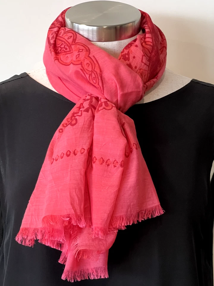 BANANA REPUBLIC Envoltura/Bufanda Paisley Fina Coral Rosa, con Flecos 91cm x 91cm Foto 3 de 4