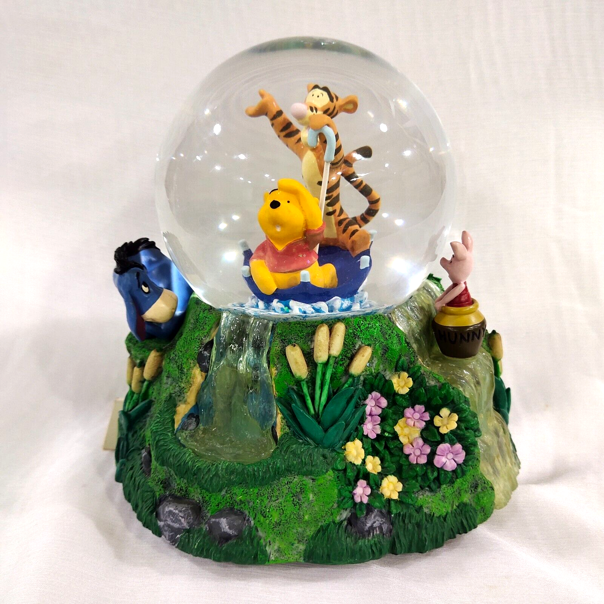 Winnie the Pooh ディズニー Disney スノーグローブ レア Amazon.com: Precious Moments Winnie The Pooh Snow Globe | What A