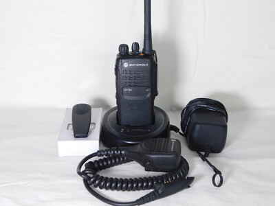 Motorola HT750 VHF 16ch Portable analog radio wide/narrow with mic and new batt