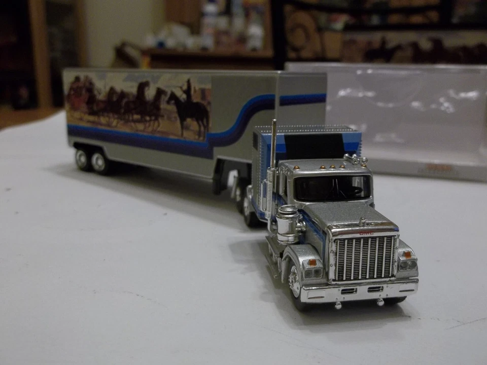 BREKINA 85775 - GMC Generale Affumicato & The Bandito 2 Camion + Su Trailer - - Immagine 3 di 4