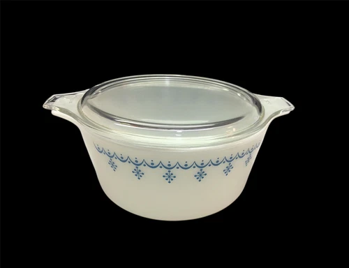 Vintage PYREX Snowflake Blue Garland Cinderella Casserole1.5 QT 474-B /474-C lid