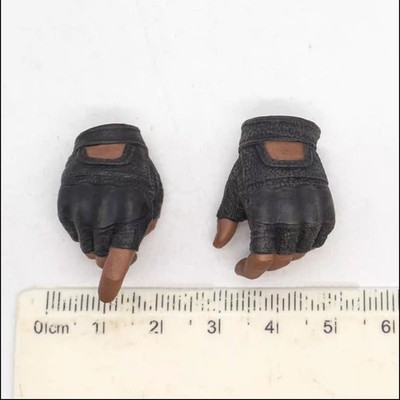 1/6 Scale SSG-003 PlayerUnknown's Battlegrounds Yellow Sportswear - Gloves Model
