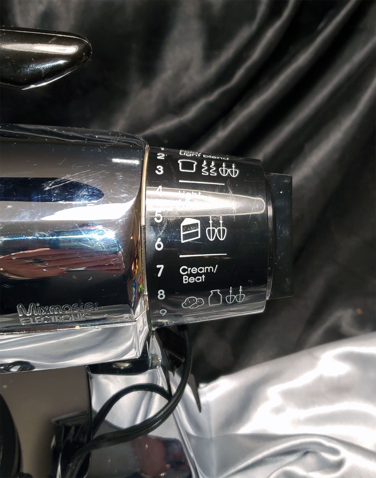 VINTAGE 12 SPEED SUNBEAM MIXMASTER CHROME & BLACK MIXER 1940 4 BEATERS & 2 BOWLS