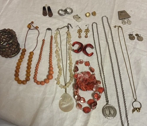 Lot Of Vintage & Modern Necklaces Costume Jewelry Beaded Metal Gold Tone Lot 2