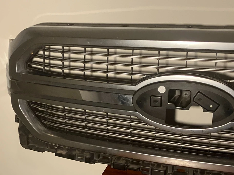 REJILLA CROMADA FORD F150 LIMITED 2021-2023 OEM ML34 8200 KDSMA4 Foto 2 de 4
