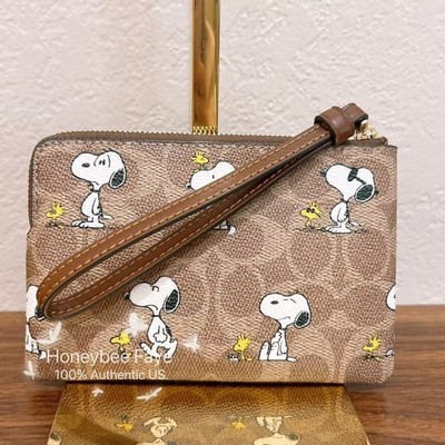 NWT Coach X Peanuts Corner Zip Wristlet In Signature With Snoopy