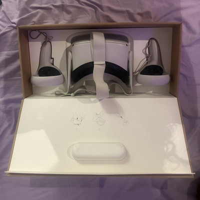 Meta Quest 1  Standalone VR Headset with Touch Controllers, White 