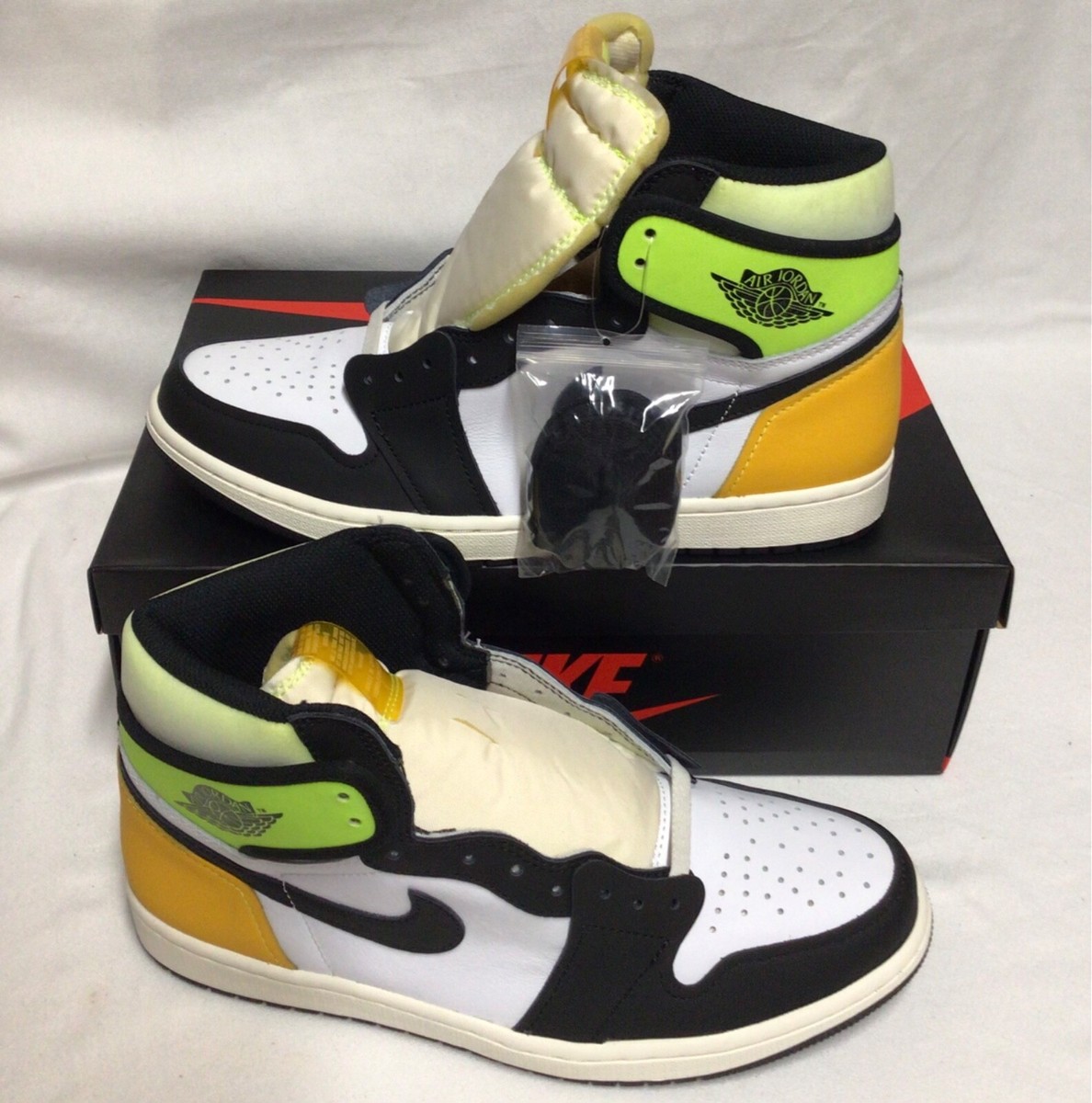 Jordan 1 Retro High OG Volt Size 10.5‎ Men main image 2