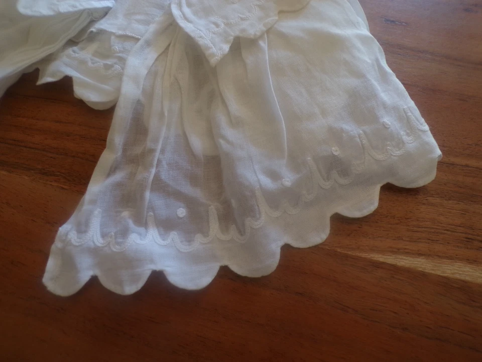 Lot de 2 pièces de linon blanc brodé  ( abat-jour, col, jupon poupée ... ) - Photo 3/4