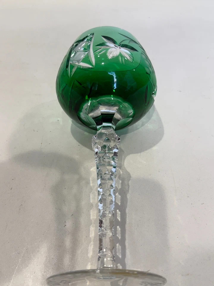 Corvejón de vino verde Lausitzer cristal bohemio corte a claro, Alemania, 8" de alto Foto 2 de 4