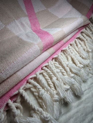 Slr Palm Fizz Towel | Pink Beach Towel With Fringe | Trendy Towel| Lightweight - Picture 4 of 8