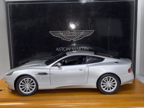 1/12 Kyosho Aston Martin V12 Vanquish Silver #08603S2 - Afbeelding 1 van 24